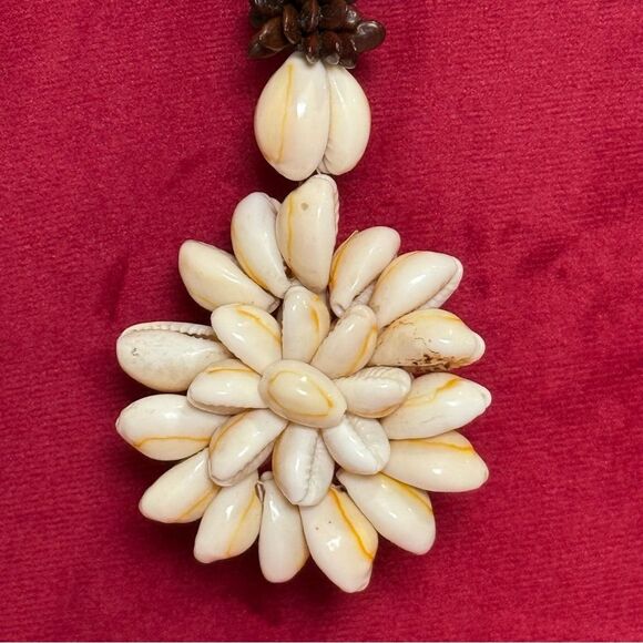 Beautiful Handmade Cowrie Seashell Shell Koa Seed Lei Statement Necklace - Picture 7 of 15
